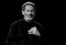 Ο Σταύρος Ξαρχάκος παρουσιάζει το θρυλικό “Ρεμπετικό” 40 χρόνια μετά, στο Ηρώδειο!