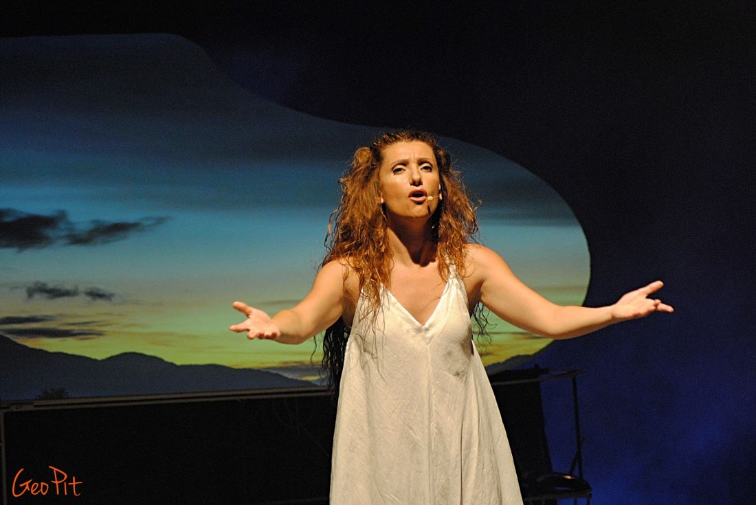 ΑΝΑΒΛΗΘΗΚΕ – Η Αννα Μπουρμά στο θέατρο Αλκμήνη, παρουσιάζει “Τα 5 Στοιχεία”