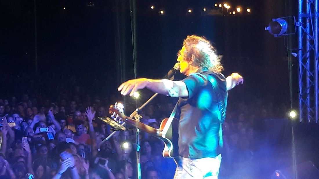 12.000 θεατές στον Βασίλη Παπακωνσταντίνου, στο φινάλε του φεστιβάλ «Λιπάσματα 2017 – Φεστιβάλ στη θάλασσα»!