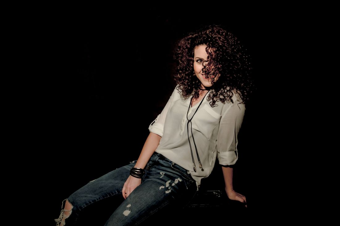 «Στιγμές στο κενό» υπόσχεται η Ειρήνη Κοξαράκη στη Σφίγγα!