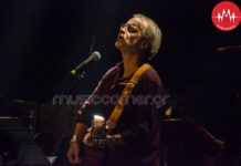 Στην πρεμιέρα του Μίλτου Πασχαλίδη στον Σταυρό του Νότου, με «τραγούδια που ζούνε λαθραία»…