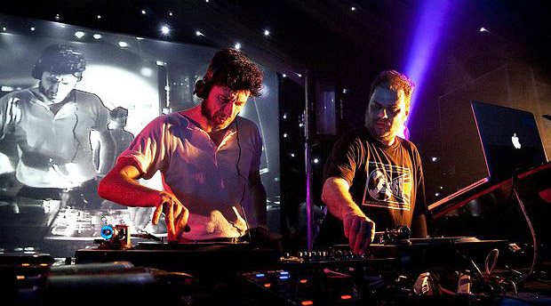 Οι Optimo (Espacio) σε ένα δυνατό μεταμεσονύκτιο DJ set στο 6 d.o.g.s