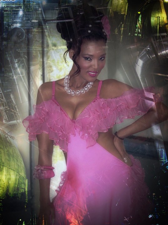 Η Patricia Elizabeth Abrahams σε ένα αποκριάτικο disco party!