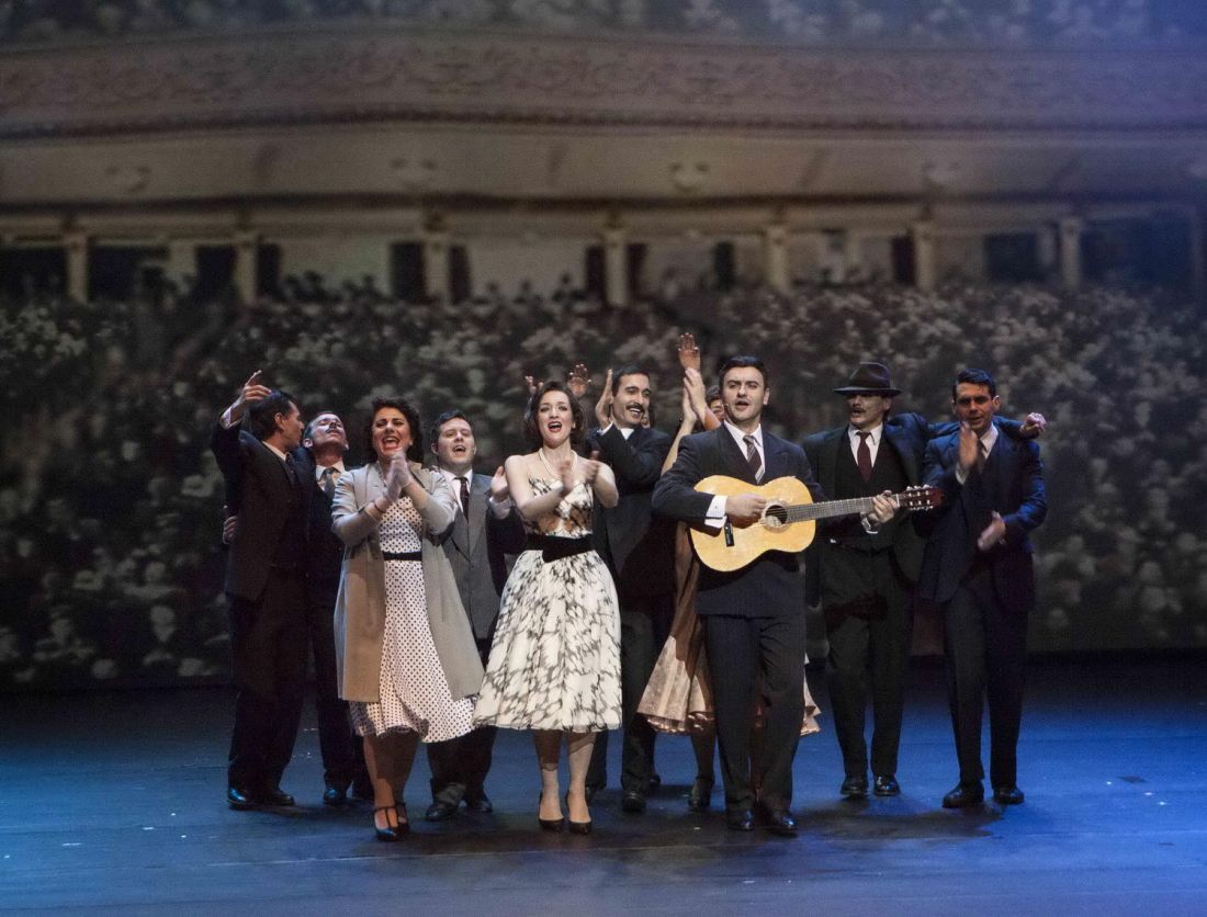 «Στέλιος Καζαντζίδης: Η ζωή του όλη»… ή μήπως όχι; Είδαμε την παράσταση στο “Θέατρον”, στον «Ελληνικό Κόσμο»…