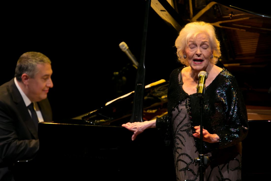 «Για μια γυναίκα», μια παράσταση του Δαυίδ Ναχμία, με την τιμητική συμμετοχή της Στέλλας Γκρέκα!