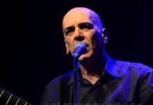 Ο Ορφέας Περίδης στο Κηποθέατρο Παπάγου με παλιά και νέα τραγούδια