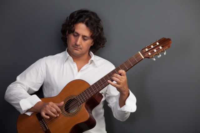 Ο Γιώργος Τσιριγώτης στη Σφίγγα, με καλεσμένο τον Γιώργο Νταλάρα και τη Μαριαστέλλα Τζανουδάκη