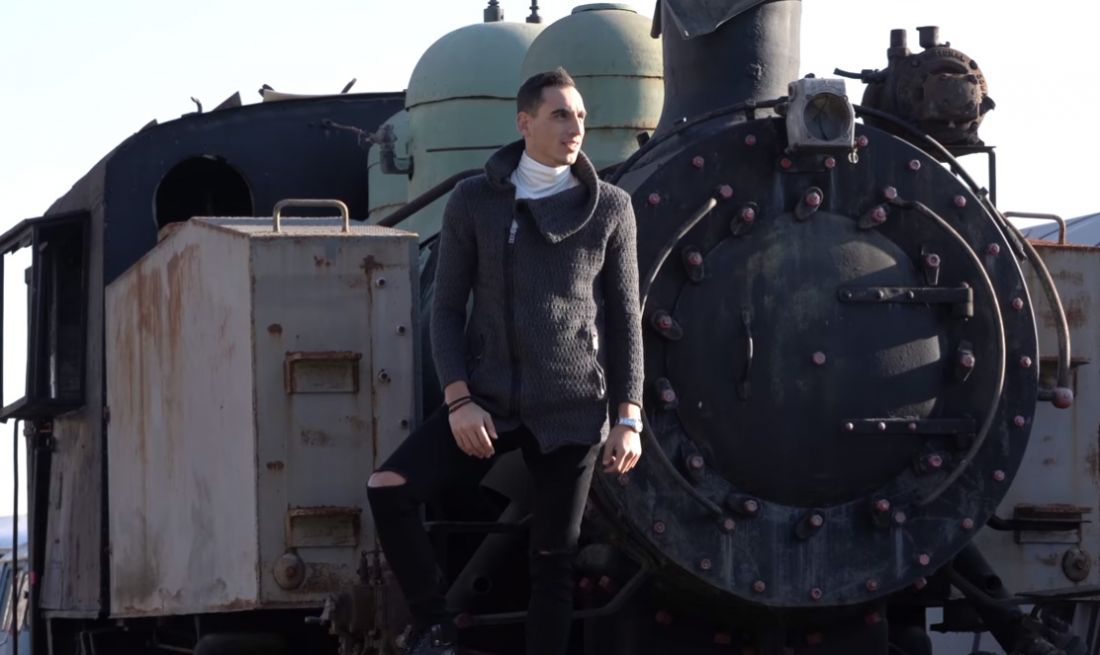 Γιώργος Χατζής – “Κάτι λείπει”