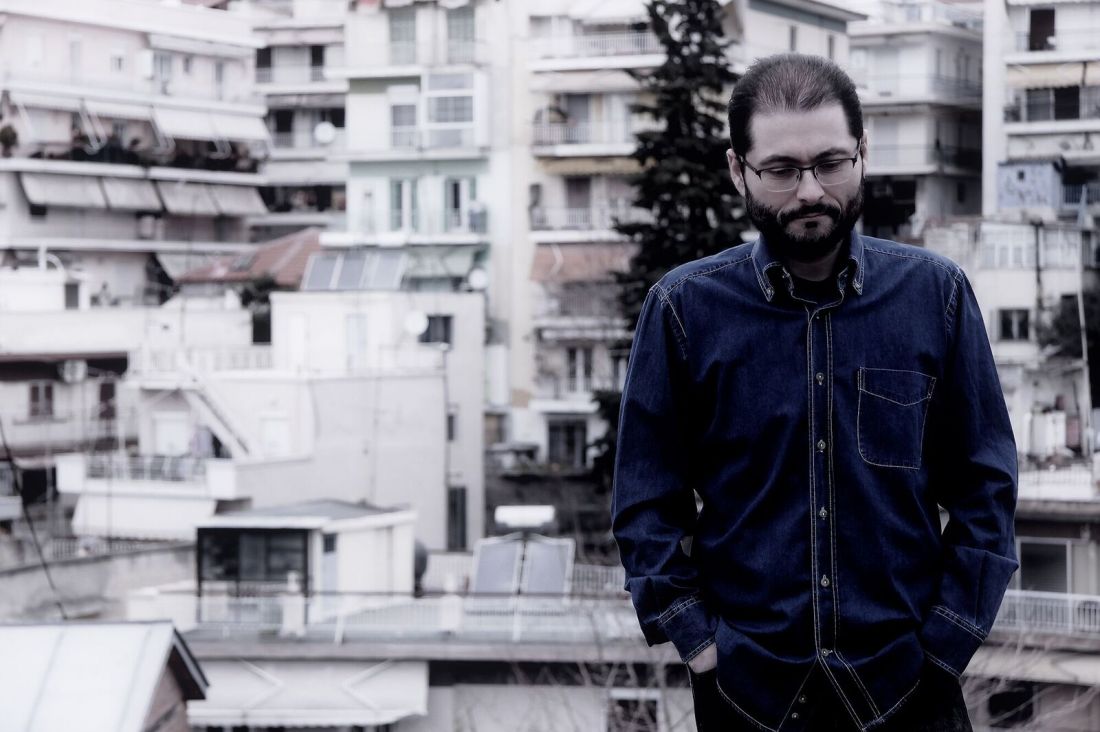 Ο Γιώργος Οικονόμου επιστρέφει στη Μαύρη Τρύπα στα Λαδάδικα.