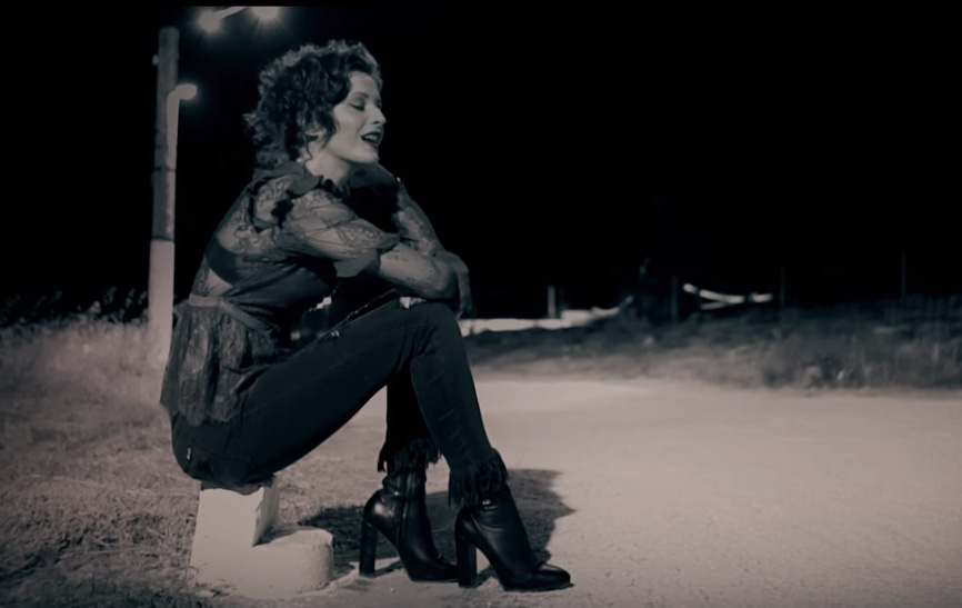 “Τα όμορφα τα ψεύτικα”, απέκτησαν εικόνα! Δείτε το video clip της Άννας Ψυχογιού…