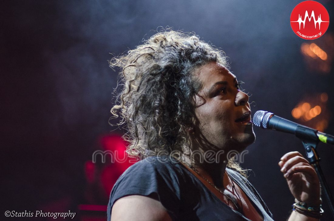 Ταξιδέψαμε σε μακρινά καλοκαίρια με τη μοναδική Ματούλα Ζαμάνη, στον Σταυρό του Νότου!