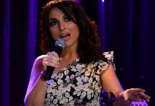 «Εσύ με ξέρεις πιο πολύ»… Η Ζωή Παπαδοπούλου ερμηνεύει Χάρις Αλεξίου στο Θέατρο Αθηνά!