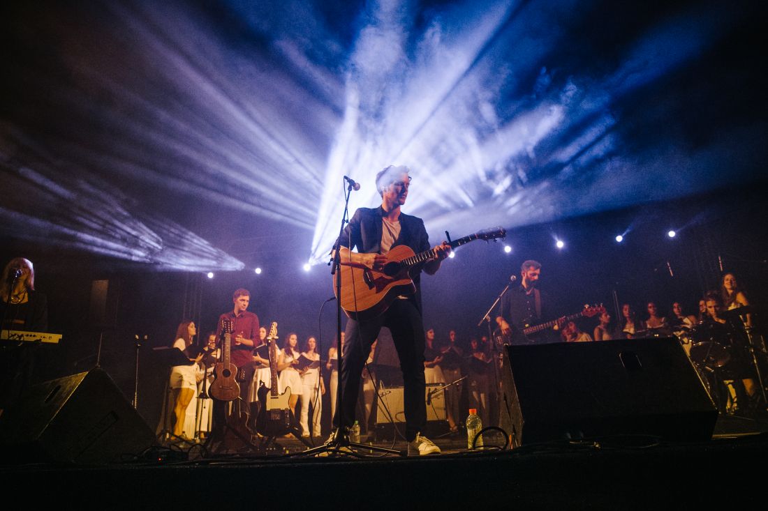 Ο Leon of Athens και οι Chóres της Μαρίνας Σάττι, σε μια μοναδική σύμπραξη στον Κήπο της Πειραιώς 260