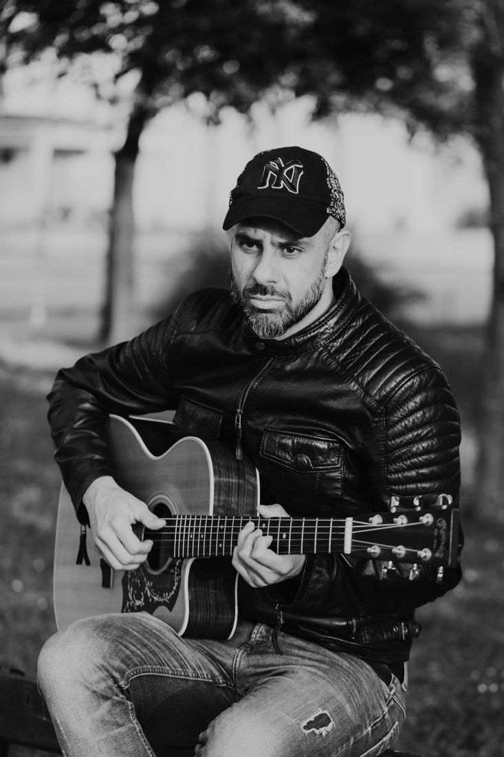 Ο Νίκος Σιακούφης κάνει… “Βήματα στο Χίονι”, στο νέο του CD…