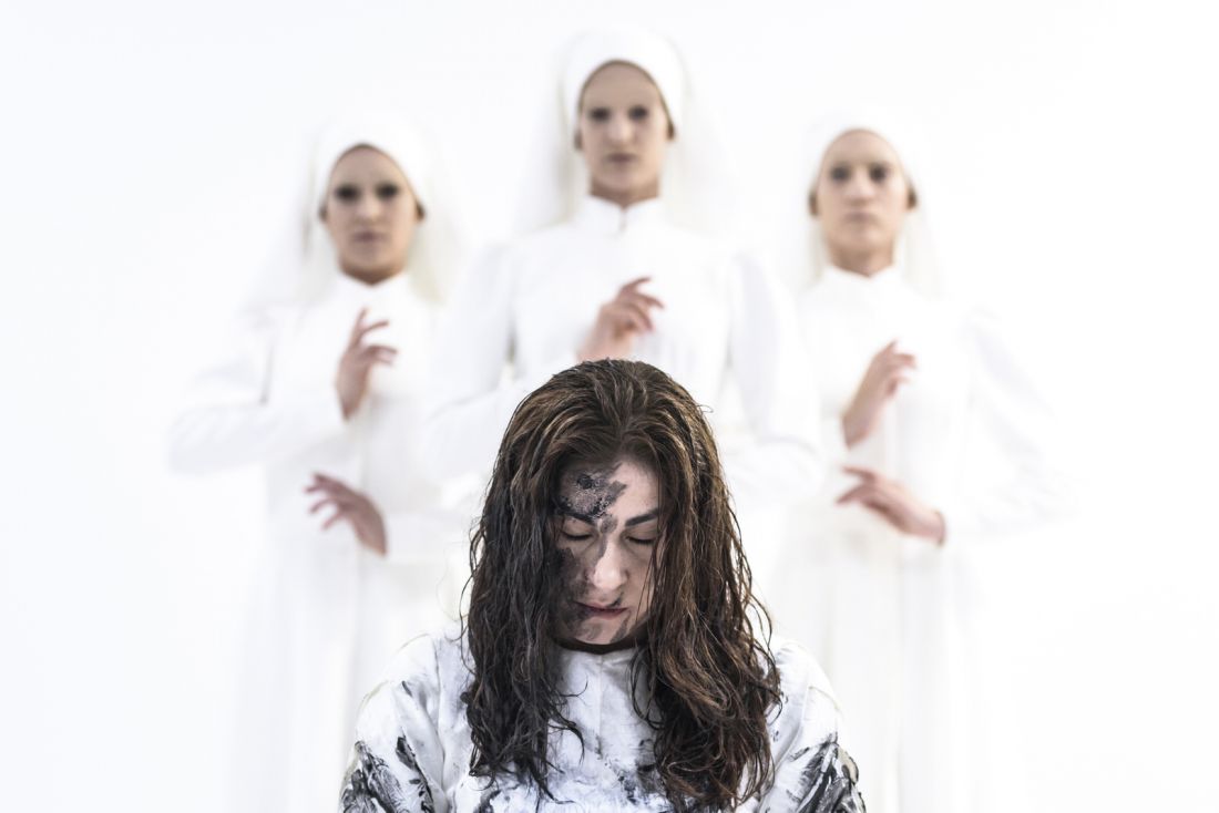 Η “Ηλέκτρα”, σε σκηνοθεσία του Θάνου Παπακωνσταντίνου, κάνει πρεμιέρα στην Επίδαυρο, από το Εθνικό Θέατρο