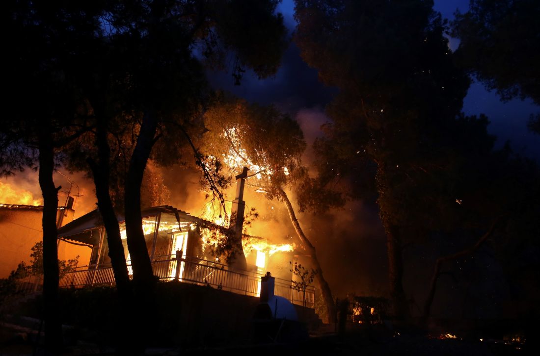 Φωτιά στην Αττική: Πώς μπορούμε να βοηθήσουμε τους πληγέντες…