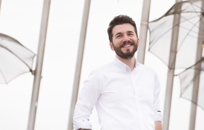 Ο Θοδωρής Βουτσικάκης σε επιλογές της Λίνας Νικολακοπούλου στον Κήπο του Μεγάρου…