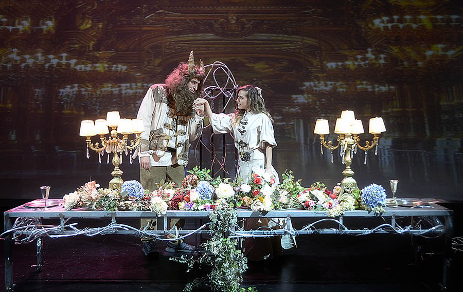 Η πεντάμορφη συναντά ξανά το τέρας στο Νέο Θέατρο Βασιλάκου…