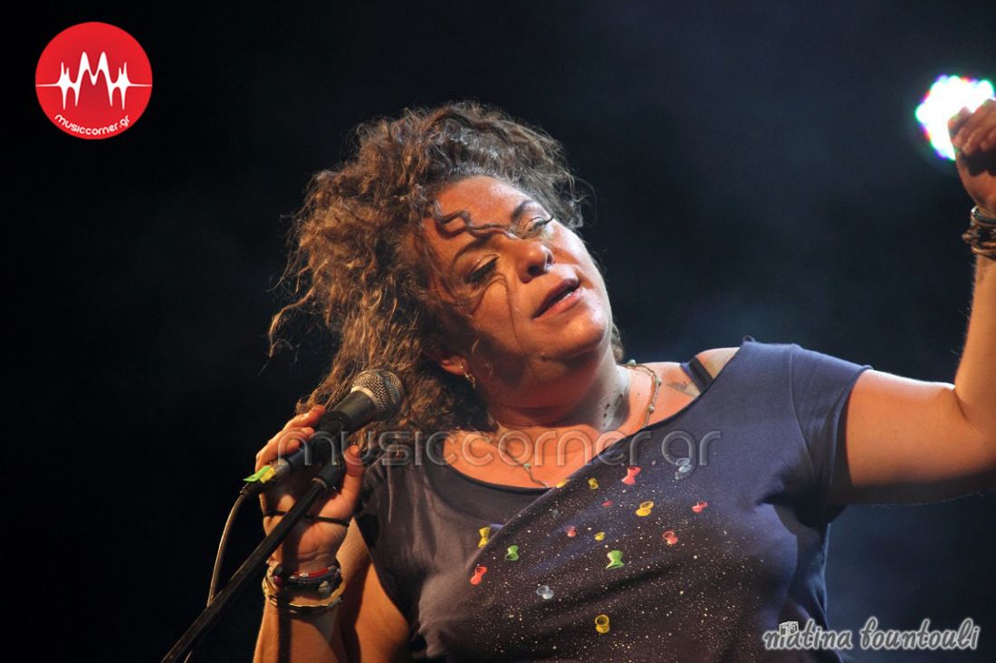 Η Ματούλα Ζαμάνη κι ένας… στέρφος βράχος που άνθισε!