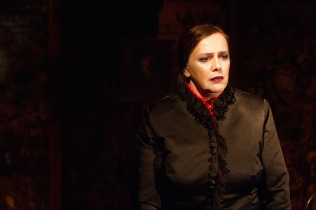 Ο επιτυχημένος μονόλογος “Αγγέλικα Νίκλη Σολωμού η Διάφανη” για δεύτερη χρονιά στο Vault…