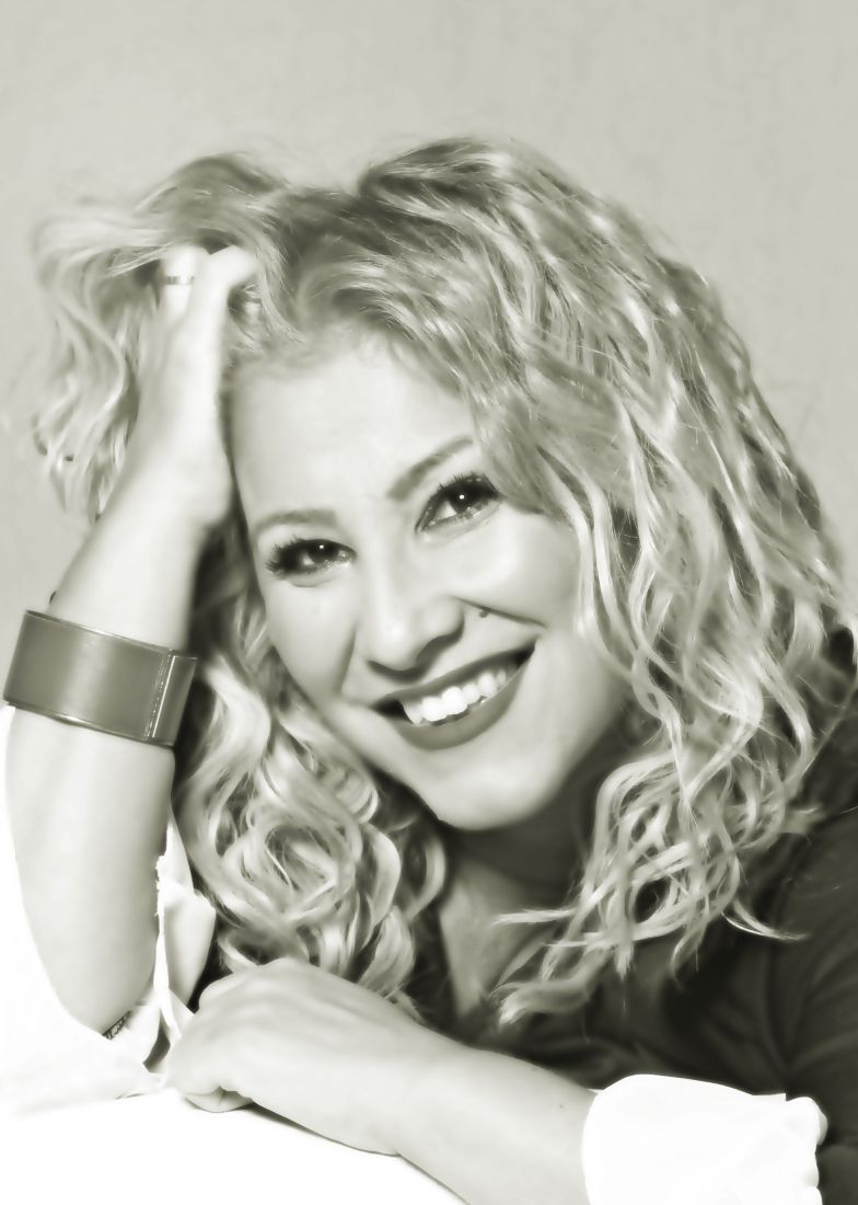 H Έρρικα Πατρικίου βάζει το “φουστάνι” και πάει στη “Ρότα”!