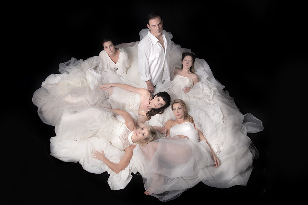 “Γαμήλιο Εμβατήριο” παίζει στο Σύγχρονο Θέατρο!