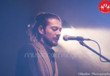 Ο Παύλος Συνοδινός live στο Stage του six d.o.g.s.