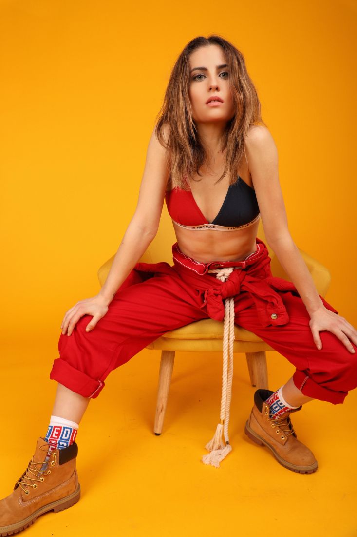 Xenia Ghali – “Lay in your arms”