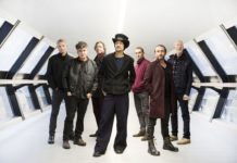 Οι James για ένα βράδυ στη Θεσσαλονίκη, μία μέρα πριν την καλοκαιρινή τους εμφάνιση μαζί με τον Iggy Pop στο Release Festival 2019!