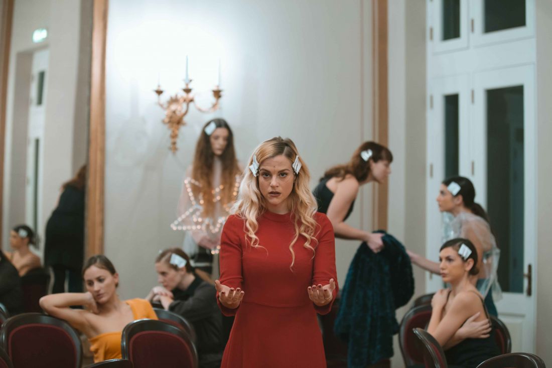 “Κουκλες” θα κατακλύσουν το φουαγιέ στο Δημοτικό Θέατρο Πειραιά…