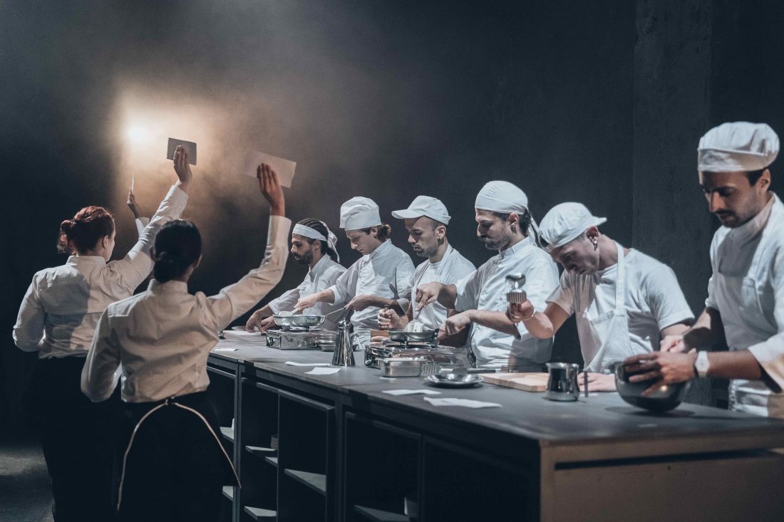 Η παράσταση “Η κουζίνα” του Γιώργου Νανούρη, συνεχίζεται με νέες ημέρες παραστάσεων στο θέατρο Αποθήκη