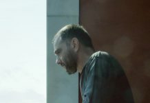 Ο Κωνσταντίνος Βήτα κυκλοφορεί το νέο του EP, “Περίεργη Ώρα” και ετοιμάζεται να το παρουσιάσει live!