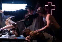 «Τα δάση στα γόνατα» του Άκη Δήμου: οι bijoux de kant αναμετρώνται με το υπερβατικό