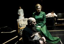 Είδαμε τους “Βρικόλακες” του Χένρικ Ίψεν, στο Θέατρο Τέχνης Καρόλου Κουν