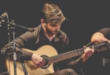 Ο Μίμης Νικολόπουλος live στο six dogs