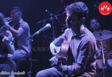 Ανταπόκριση από το Six Dogs: Ήρθε η ώρα να μιλήσουμε για τον Μίμη Νικολόπουλο & τη μπάντα του!