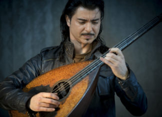 Ο Μιχάλης Τζουγανάκης και το λαούτο του, στο Stage7