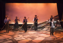 “Το Χώμα Βάφτηκε Κόκκινο” για πρώτη φορά στο σανίδι…