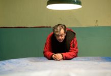 Για… “Παραλογές του Άχρηστου” τραγουδά στο νέο του album ο Μπάμπης Παπαδόπουλος