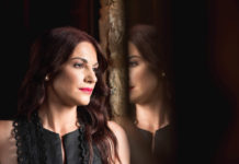 Νικολέττα Φιλιππάκη – “Της Μοναξιάς τα Δώρα”