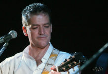 Ο Παύλος Καρποδίνης κάνει… “Re-Start” στο Γυάλινο Μουσικό Θέατρο…