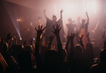 Ο Σταμάτης Κραουνάκης και η Σπείρα Σπείρα μας προτείνουν «Φίλα Με… στη Σφίγγα»!