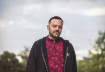 Ο Vassilikos με το καινούργιο project του “The Grand Duet” και με τη Rosey Blue, στο six d.o.g.s.