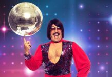 Ο Toni Sfinos βάζει παγέτα και… “Make Up”!