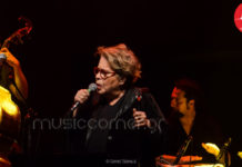 Δήμητρα Γαλάνη – “Αγκάλιασε με”