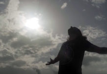 15 50 – “Άσε με να σ’ αγαπάω”