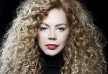 Η Ελένη Δήμου τραγουδά Γιάννη Σπανό στο Θέατρο Άλσους Ηλιούπολης