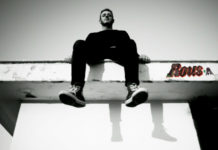 Ο Γιώργος Ρους και η μπάντα του η Σεληνάκατος του Τσάρλι, ανεβαίνουν στη σκηνή του Faust…