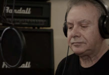 Μανώλης Μητσιάς – “Όνειρα μικρά”