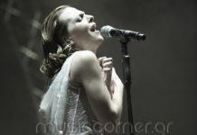 Είδαμε τη Ρένα Μόρφη στην Τεχνόπολη, σε ένα live που είχε από λαϊκά μέχρι σάμπα!